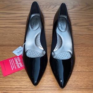 Narrow Toe Glossy Black Heels